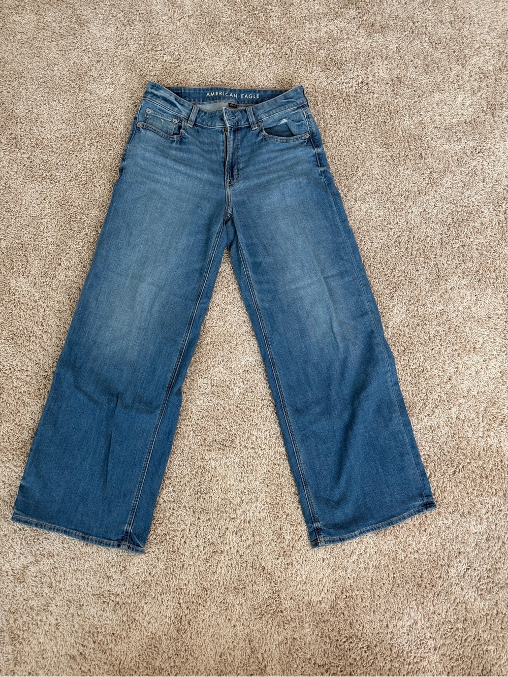 American Eagle Outfitters Wide Leg Jeans in Medium Blue Wash